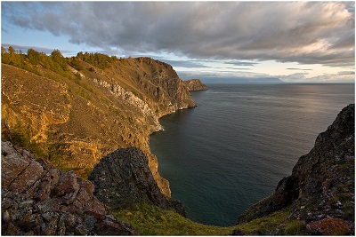 Odpoczynek na jeziorze Bajkał jesienią: do nieznanych głębin